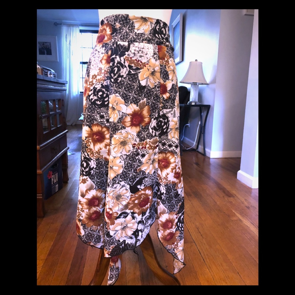 Beautiful skirt with gypsy handkerchief hemline